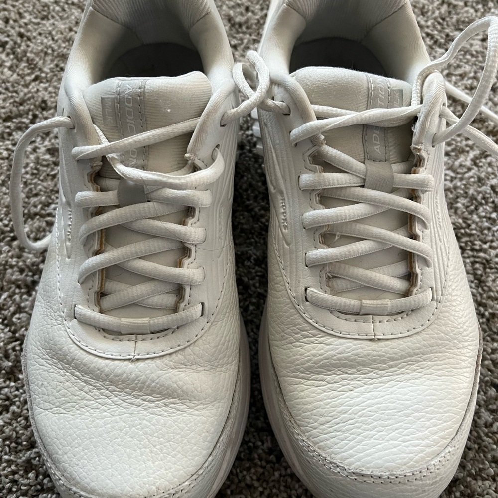 Womans brooks sneaker size 8, worn once! Excellent almost brand new.